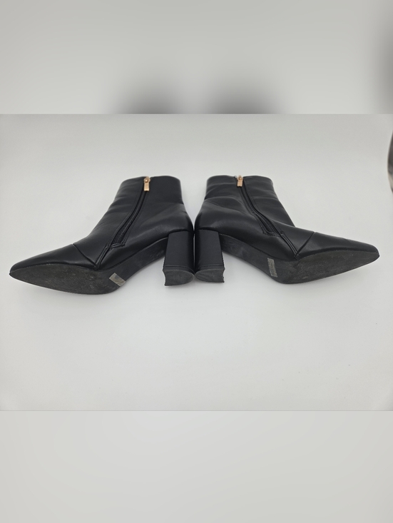 Lulus Shoes - Lulu's Black Pointed Toe Ankle Booties with Side Zip Faux Leather Size 7